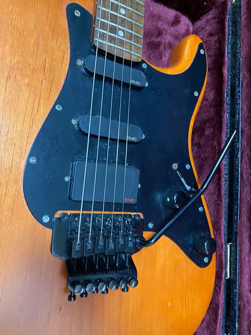 VARITA VST001 ヴァリータ　ストラト　SSH EMG フロイドローズ