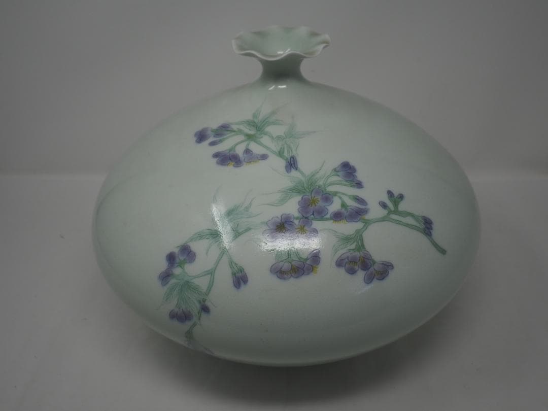 青白磁　染彫　壺　中尾恭純　中仙窯　有田焼