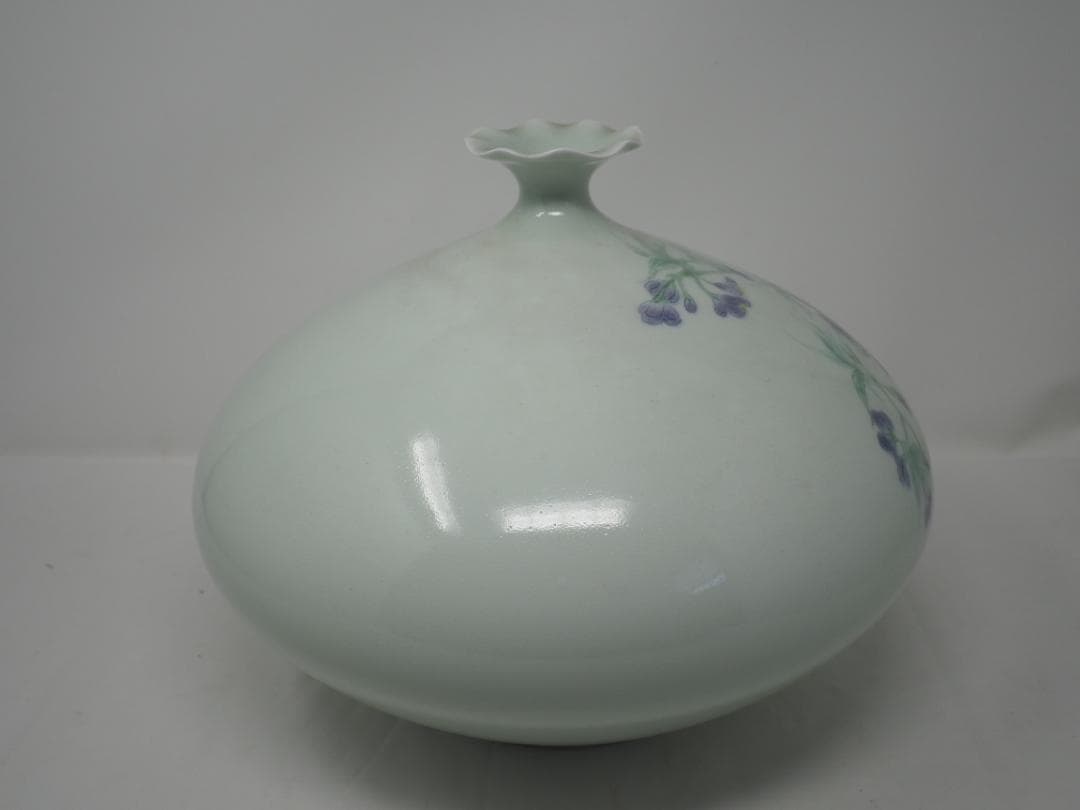 青白磁　染彫　壺　中尾恭純　中仙窯　有田焼