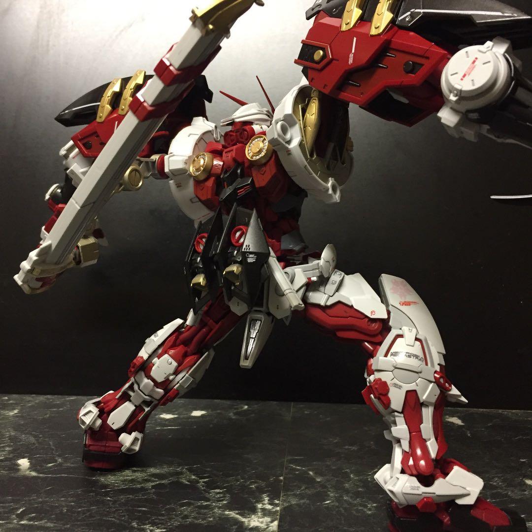 ガンプラ完成品1/100ガンダムアストレイパワードレッド　プラモデル完成品