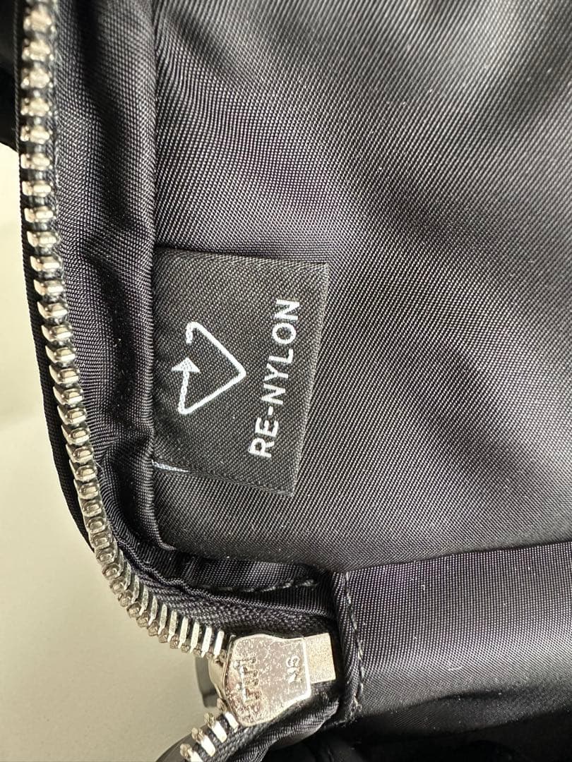 PRADA Re-Nylon サフィアーノレザー ハンドウエイト キャリーケース