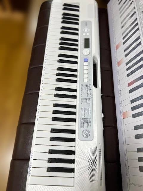 カシオ LK-330 Casiotone 光ナビゲーションキーボード LK330