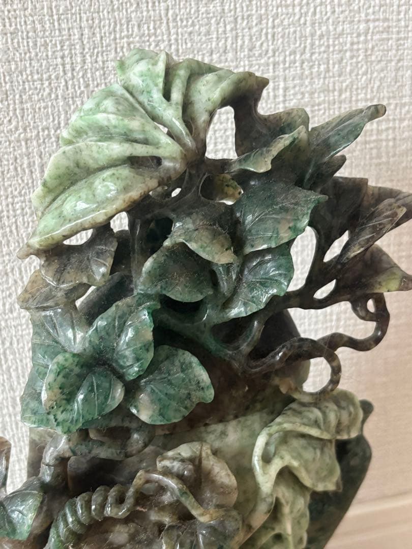 玉石翡翠 植物モチーフ 彫刻 高さ約25cm