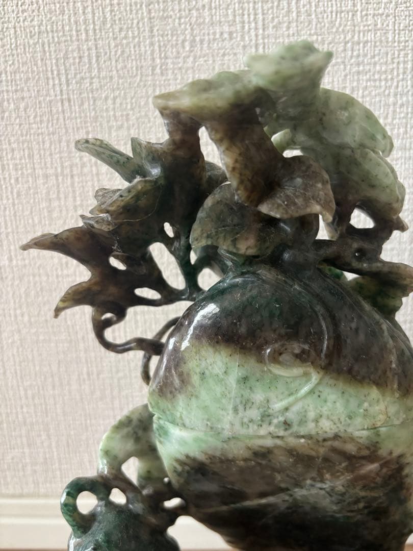 玉石翡翠 植物モチーフ 彫刻 高さ約25cm