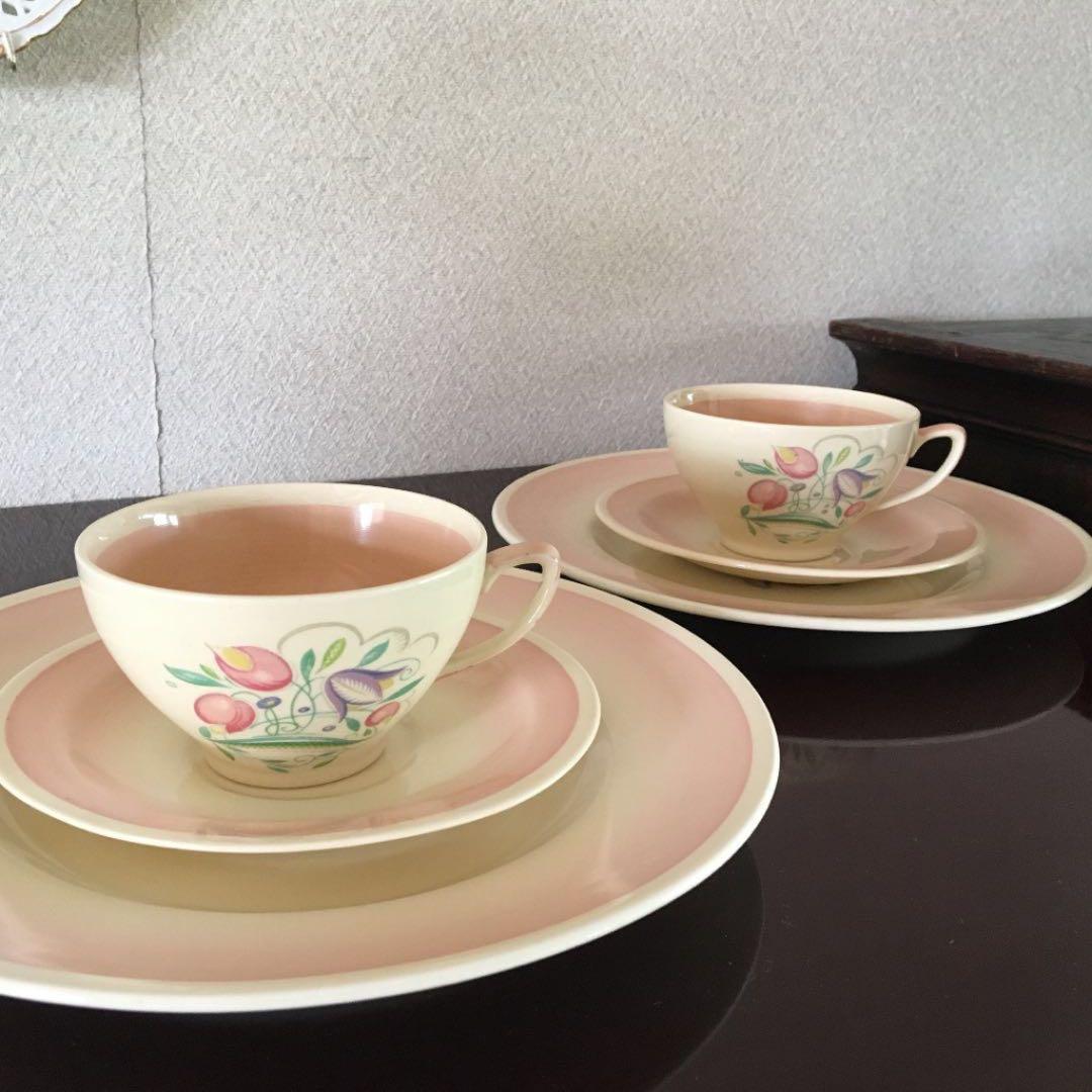 スージークーパー ドレスデン スプレイ トリオ ピンクカップ&ソーサー