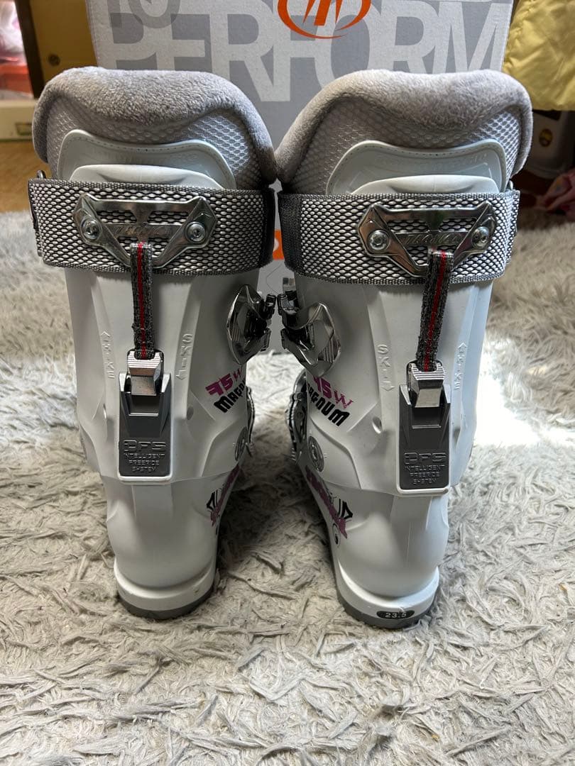 TECNICA スキーブーツ　23.5