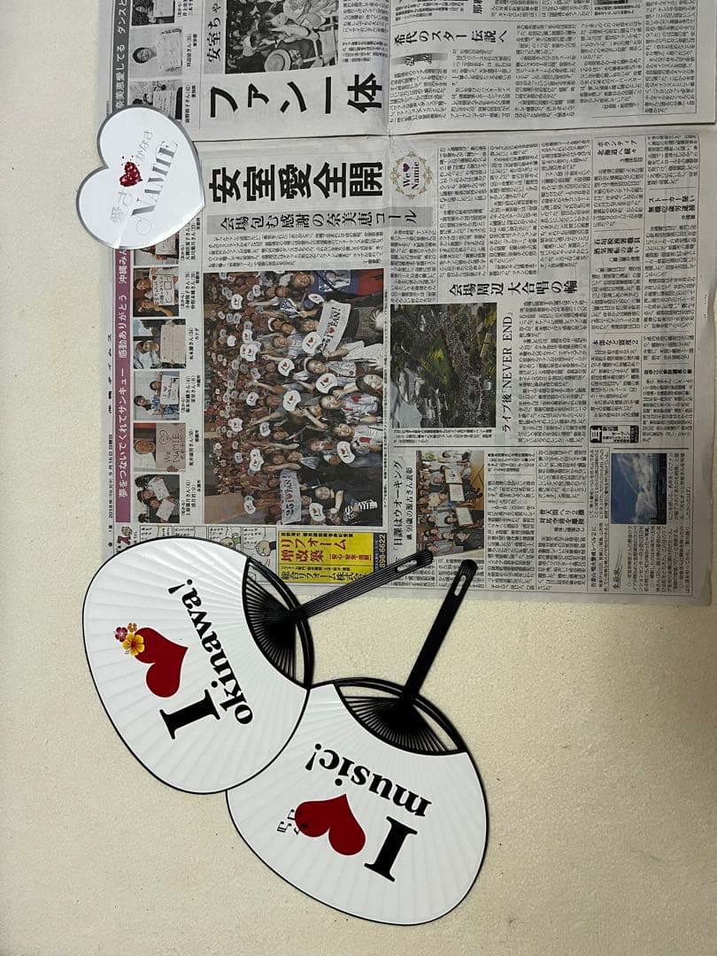 安室奈美恵　うちわ　沖縄タイムス