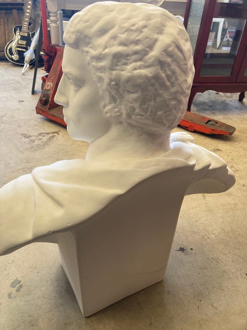 ブルータスの胸像　石膏像