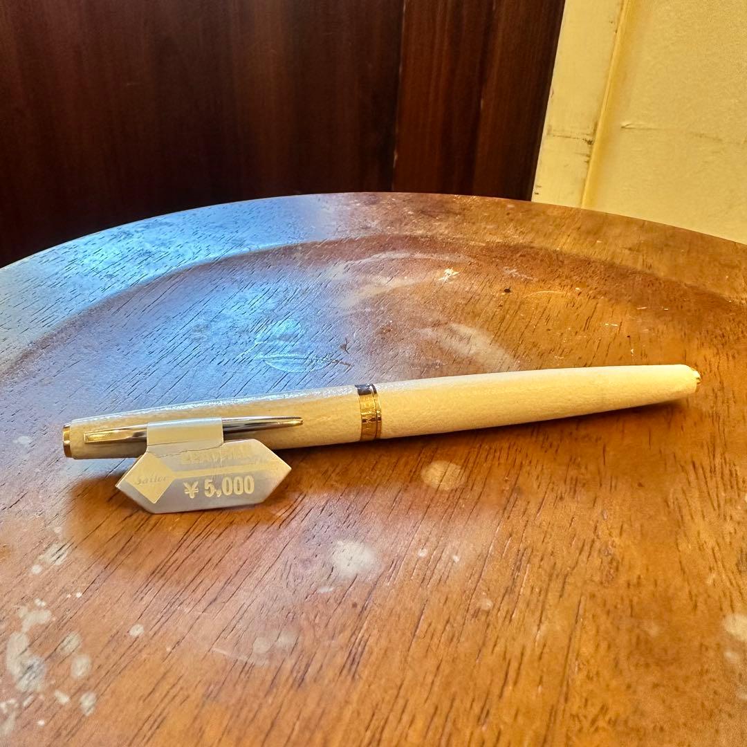 sailor セーラー　万年筆　レザー　白　ペン先　18k