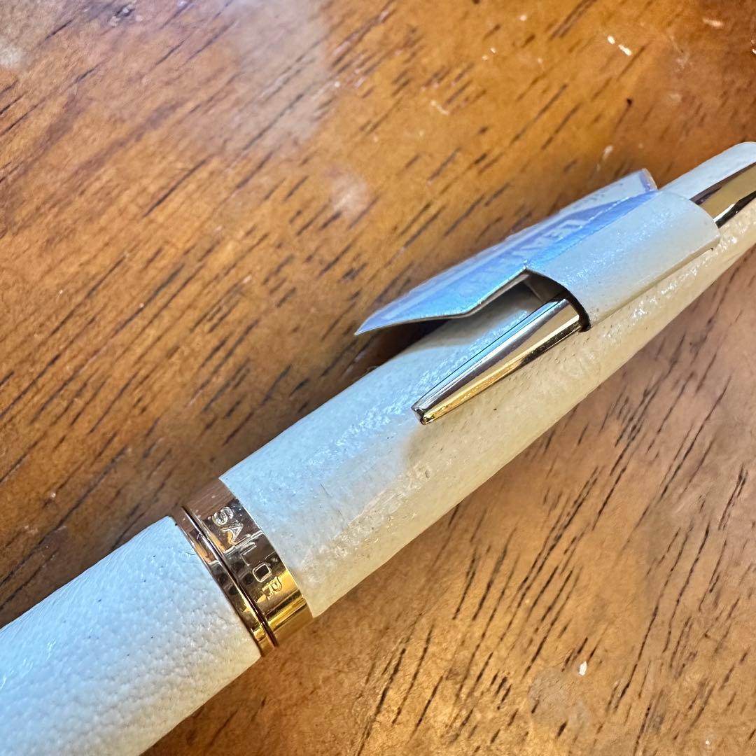 sailor セーラー　万年筆　レザー　白　ペン先　18k