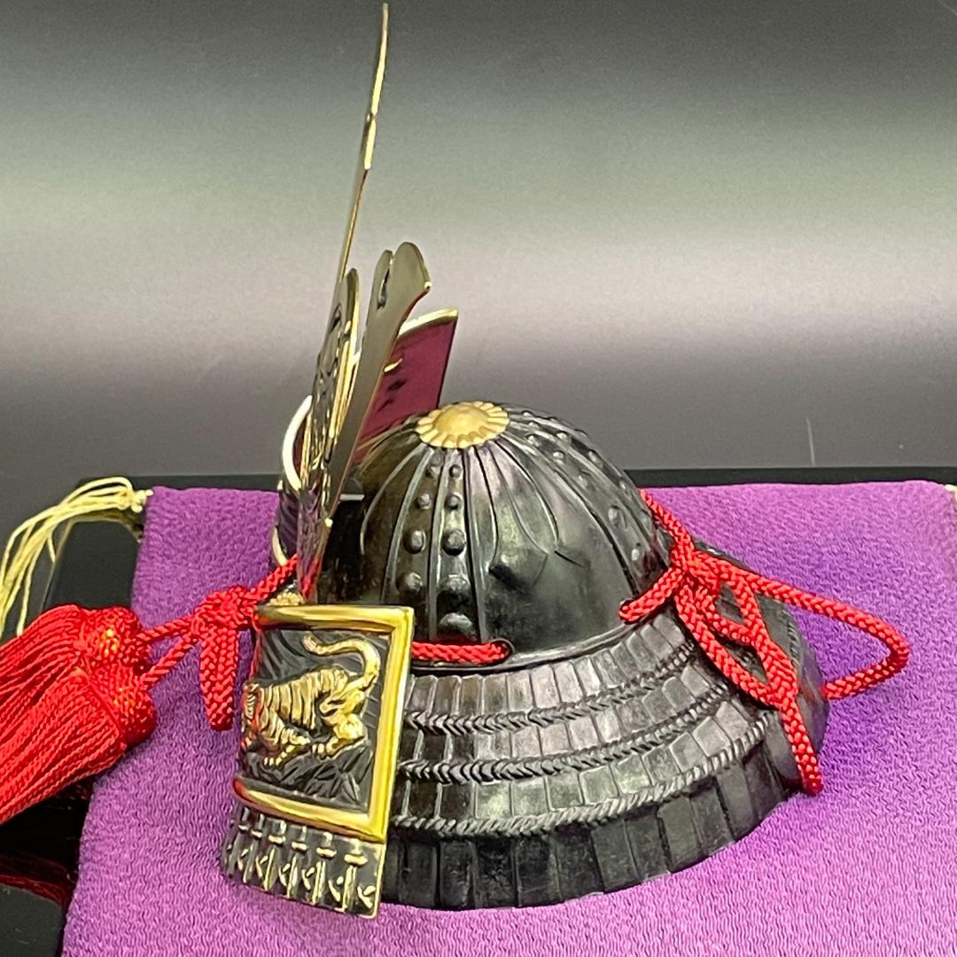 戦国武将兜 織田信長公 出世兜 飾台 盃 セット ミニ兜 金色兜 黒兜 赤房