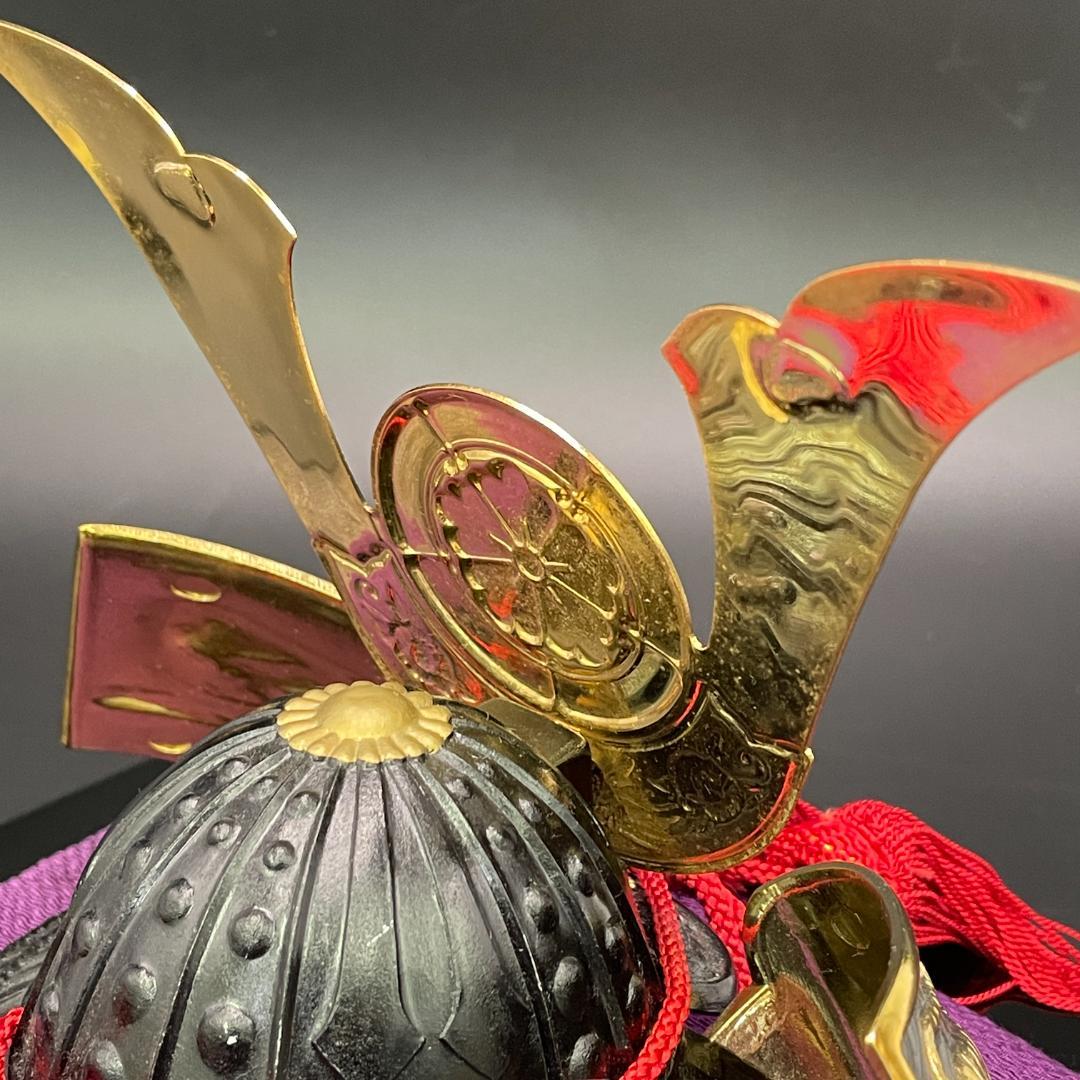 戦国武将兜 織田信長公 出世兜 飾台 盃 セット ミニ兜 金色兜 黒兜 赤房