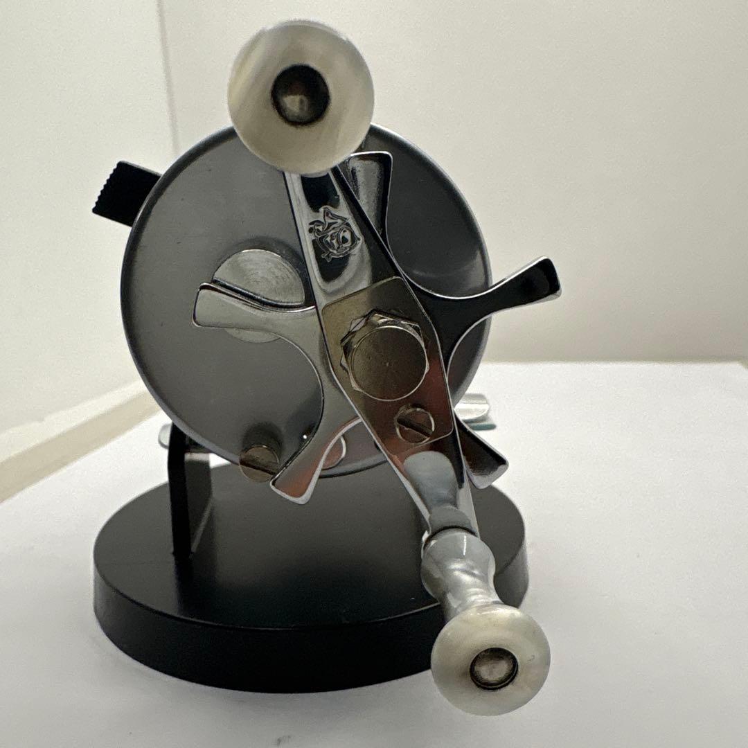 ペコちゃんABU 2500cシルバー美品