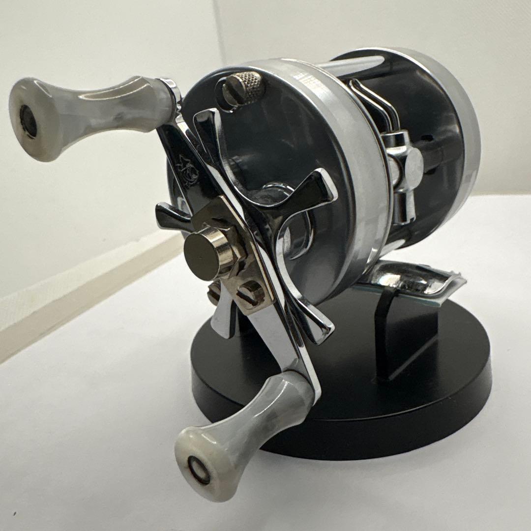 ペコちゃんABU 2500cシルバー美品