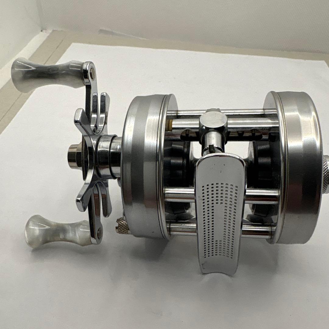 ペコちゃんABU 2500cシルバー美品