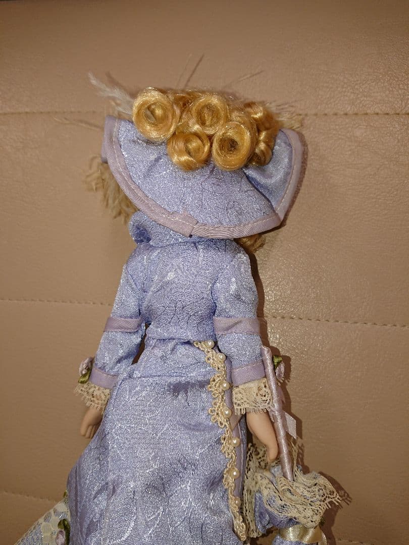 (海外輸入) ラベンダー色のドレス 貴婦人ドール 約30cm