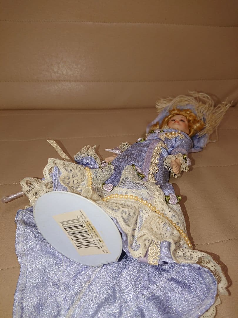 (海外輸入) ラベンダー色のドレス 貴婦人ドール 約30cm