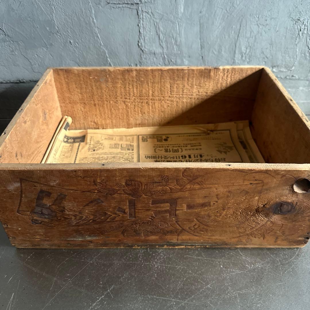 カブトビール　ヴィンテージ木製彫刻収納ボックス