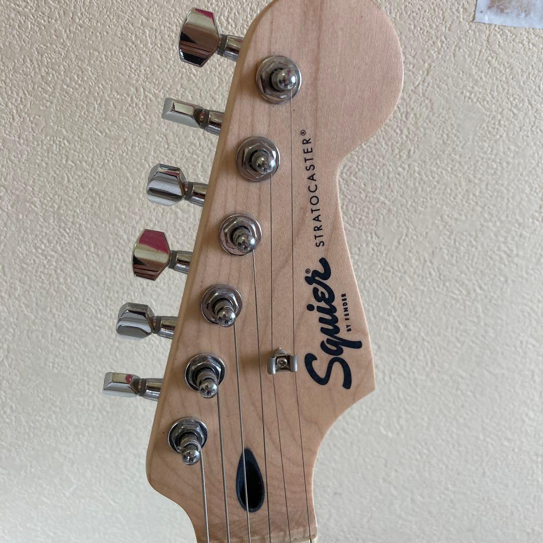 Squier Stratocaster HSS ブラック　チューナーシールド付き