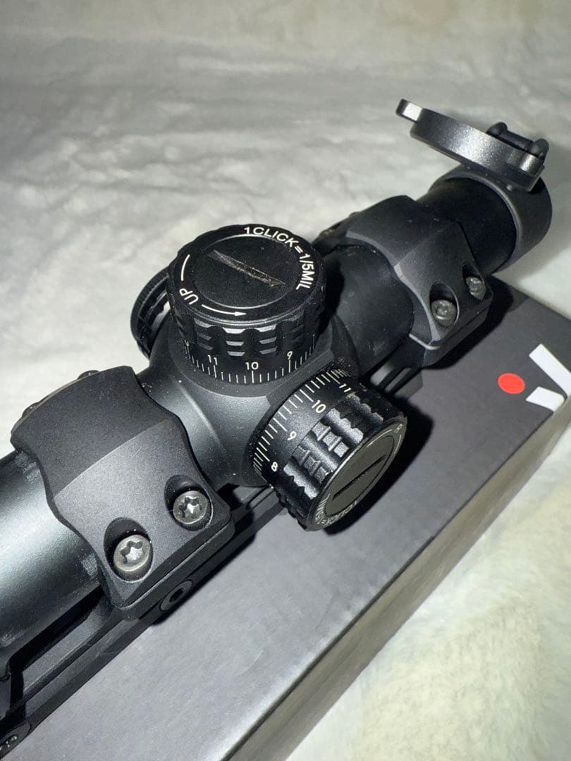 ライフルスコープ　LPVO 1-6×24mm 箱、付属品付き