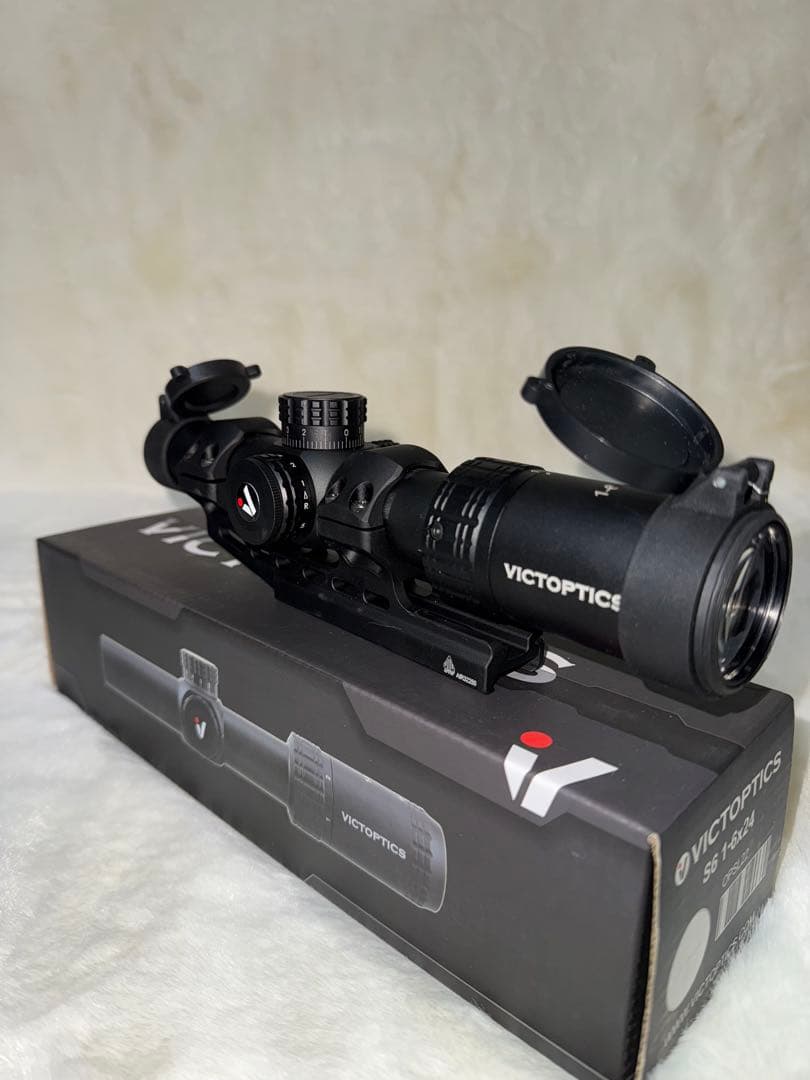 ライフルスコープ　LPVO 1-6×24mm 箱、付属品付き