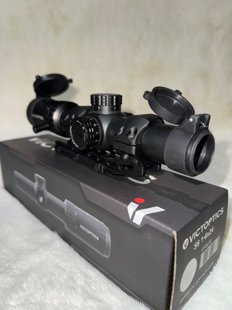 ライフルスコープ　LPVO 1-6×24mm 箱、付属品付き