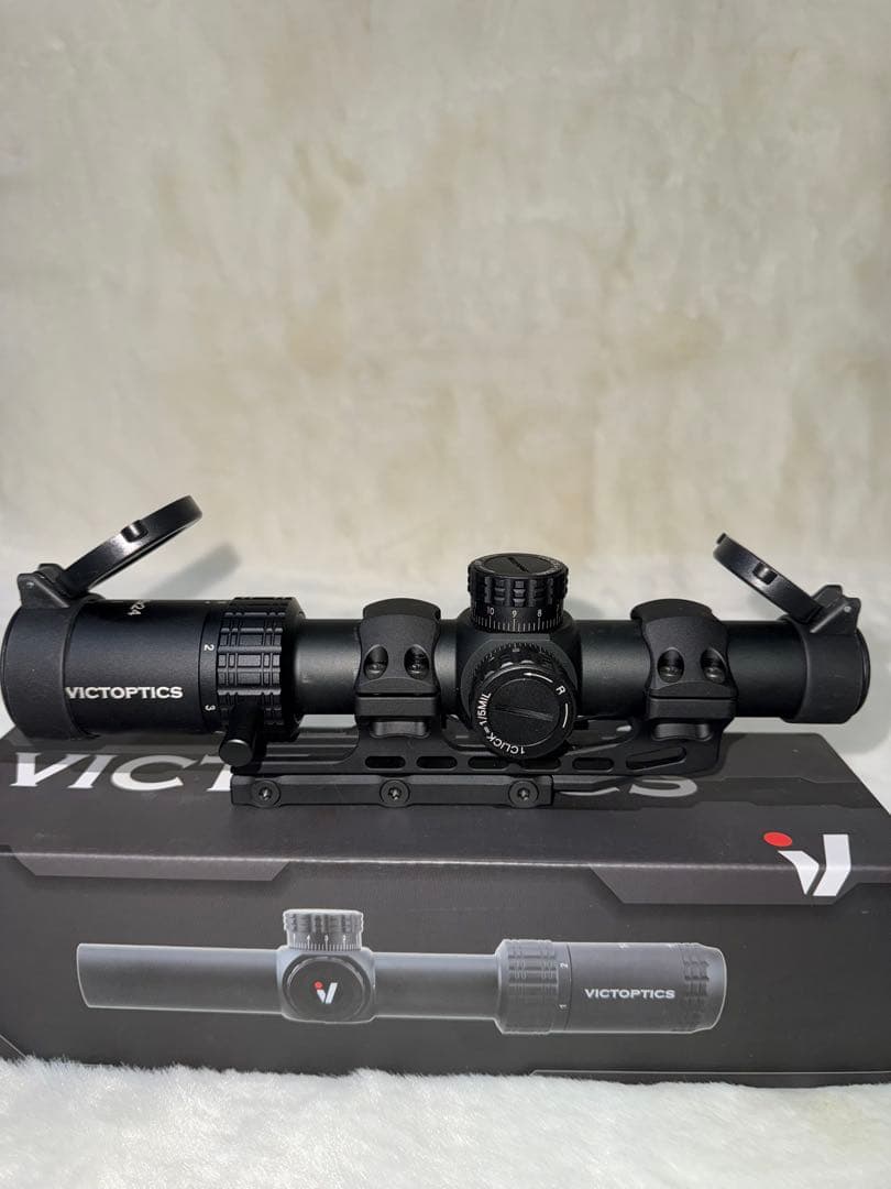 ライフルスコープ　LPVO 1-6×24mm 箱、付属品付き