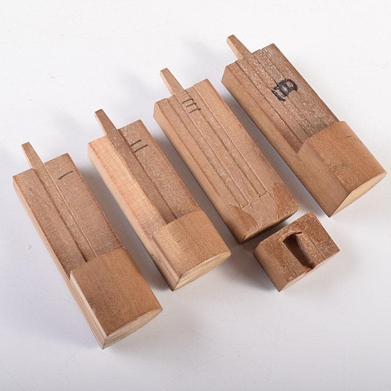 和楽器　弦楽器　唐木紫檀棹　金細三味線　ハードケース付　M　R8637B