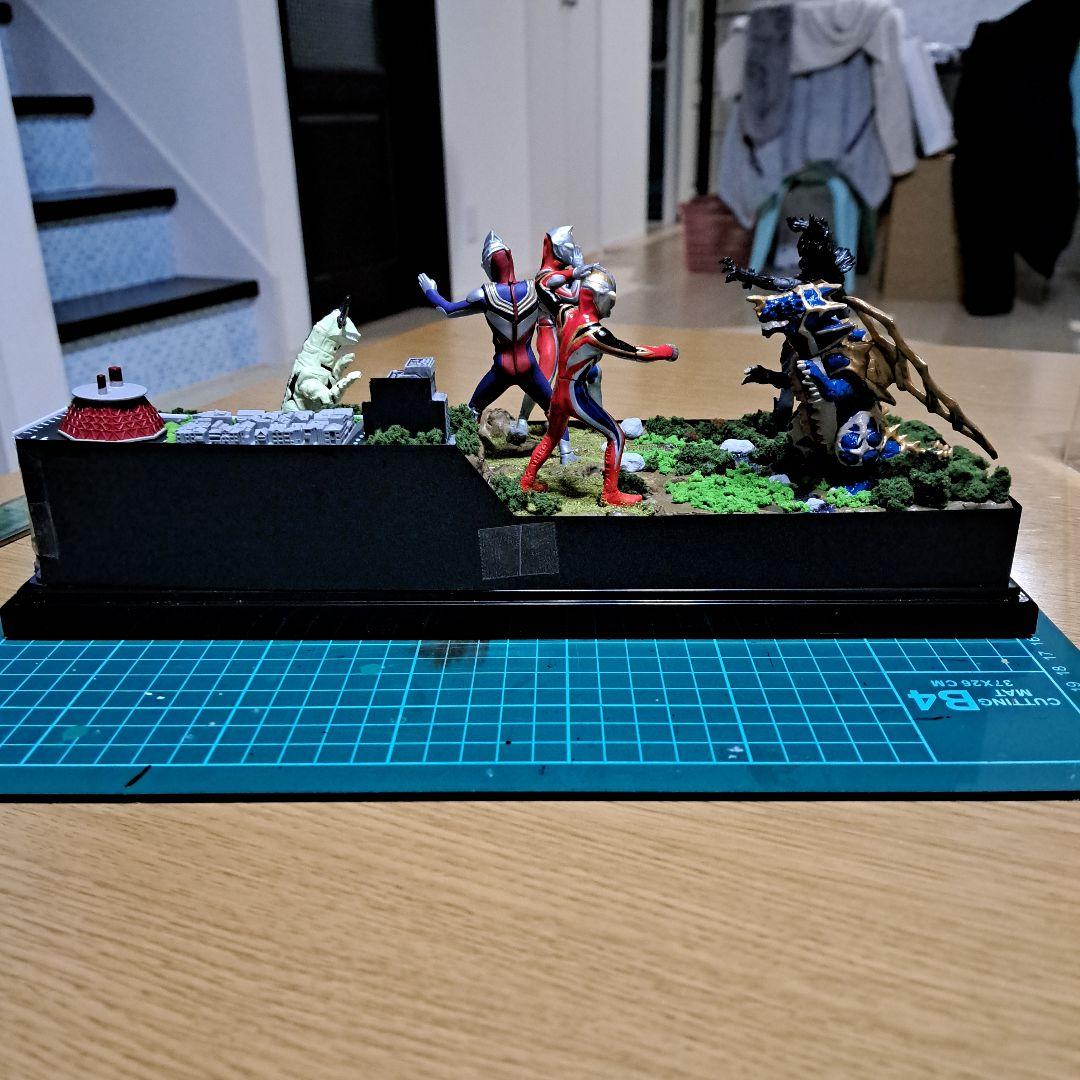 ジオラマ ウルトラマン ティガ・ダイナ・ガイア