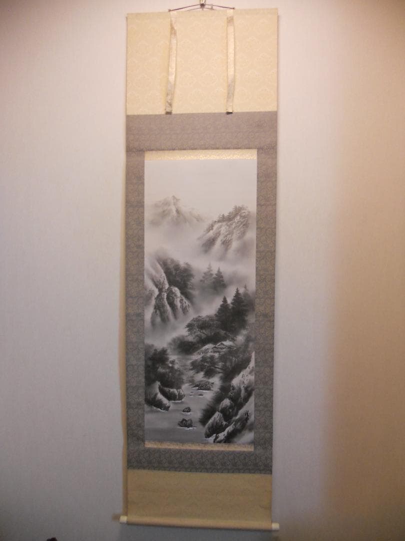 掛け軸 桂堂 水墨山水 絹本 希少 軸装 茶道具 掛軸 美品 です。