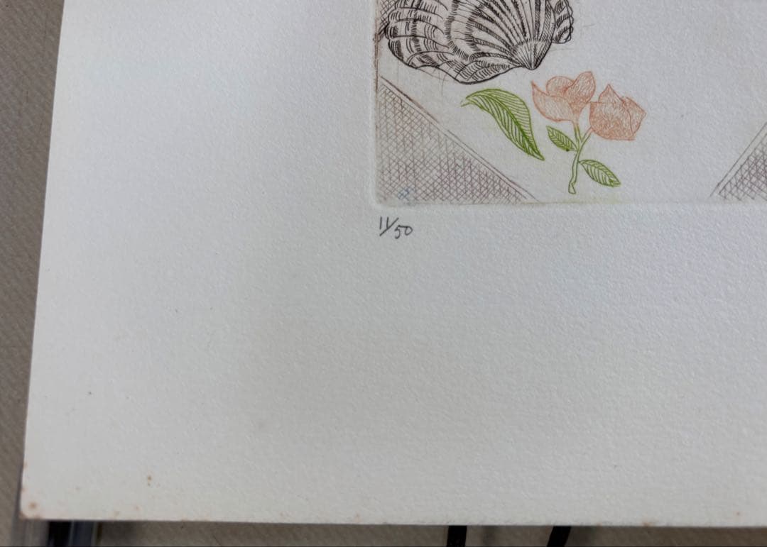 銅版画家 小池暢子 作　1978年「乾いた浜をみるマロック人形 」11/50