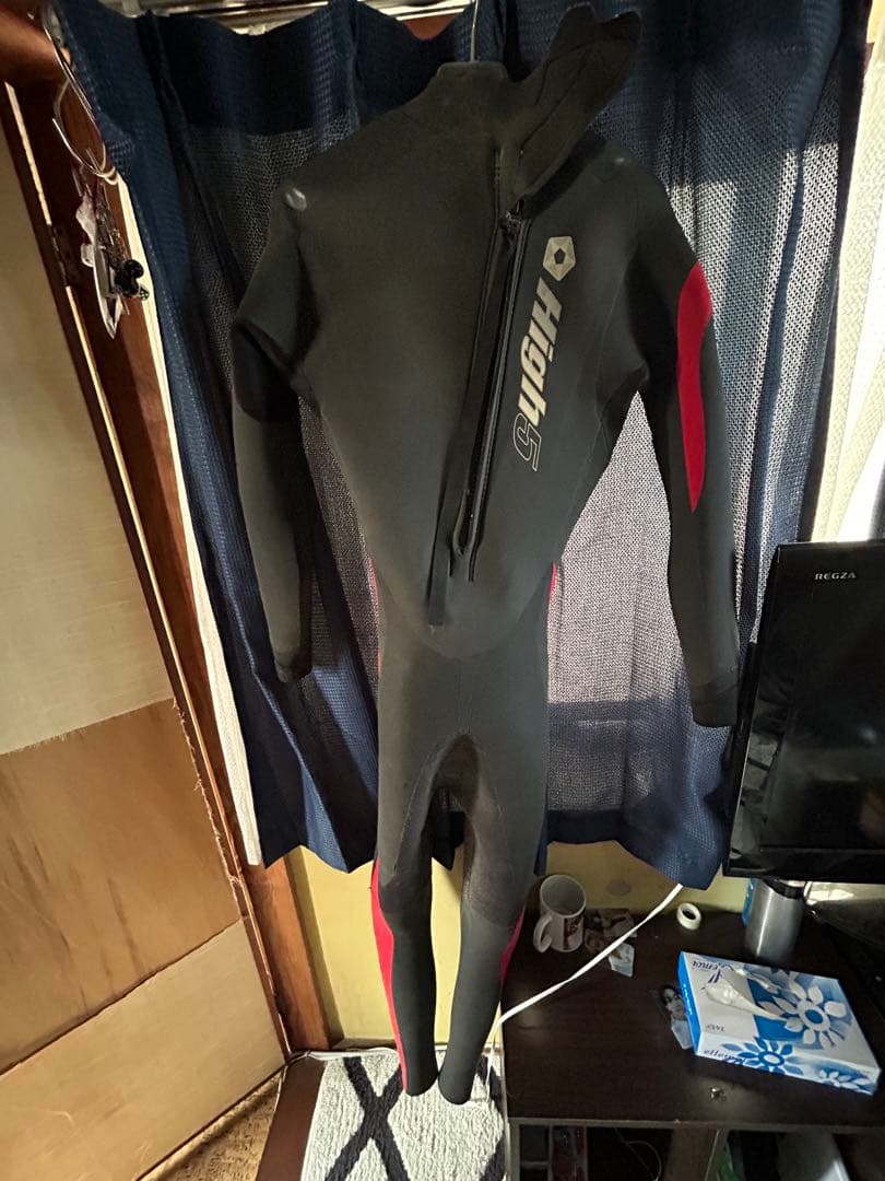 High 5 ウェットスーツ 黒 赤　セミドライ