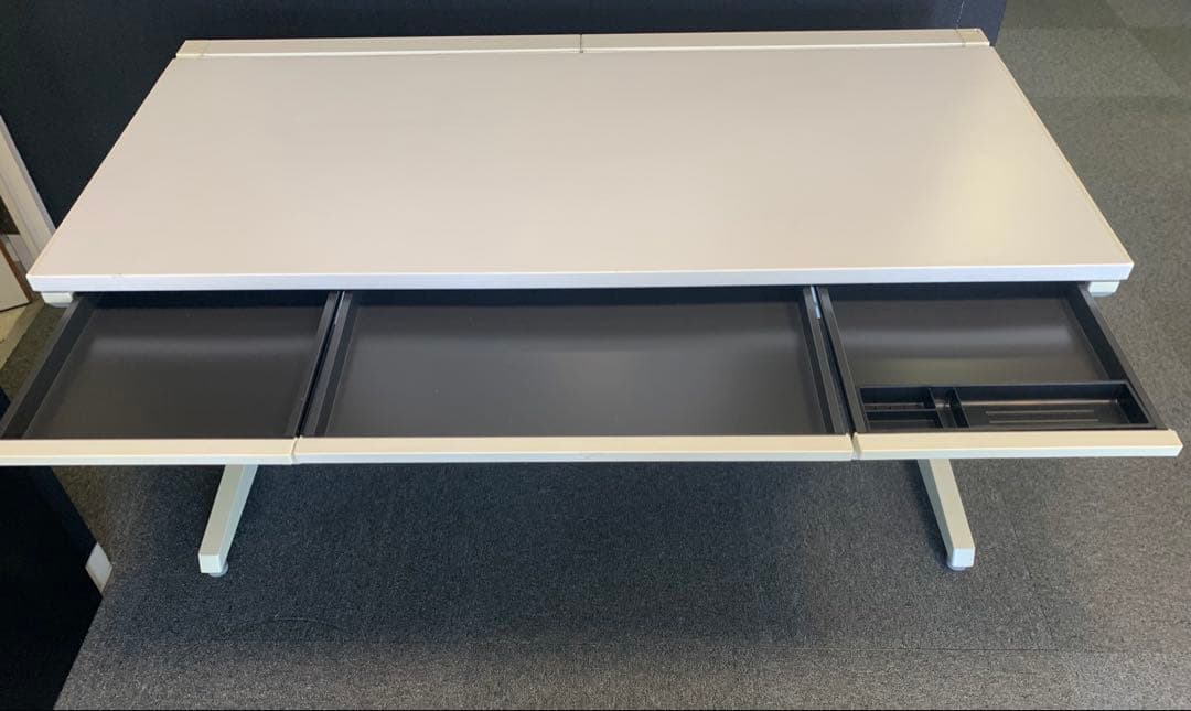 オフィスデスク／事務机　ワイドタイプ　オカムラ