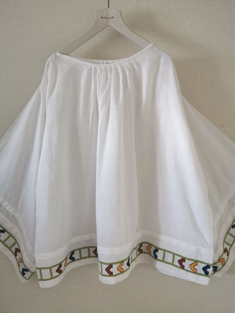 アンティークベルギー ニードルポイント色糸手刺繍 柔らかなファインリネンスモック