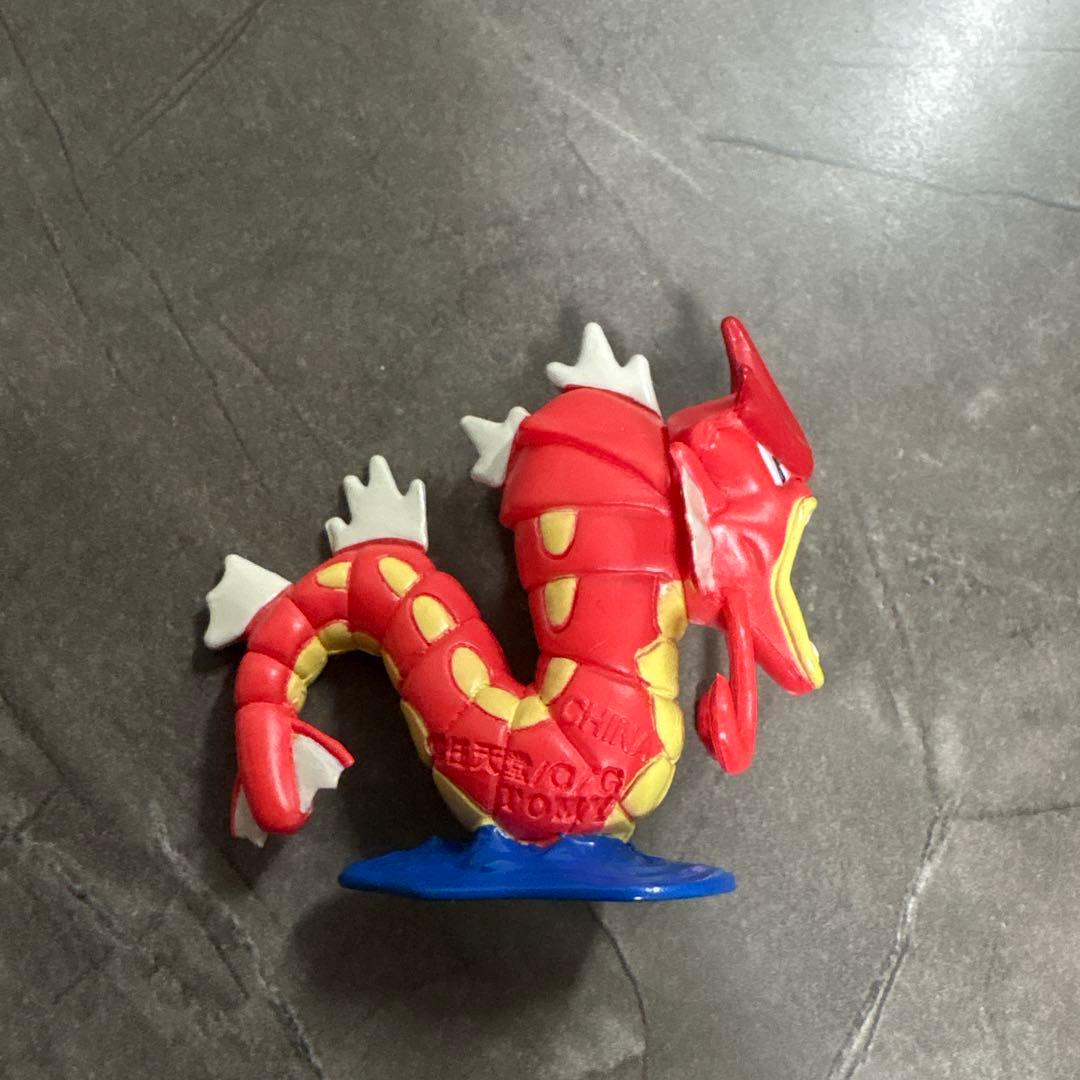 赤いギャラドス　フィギュア　モンコレ　非売品　ポケモンセンター