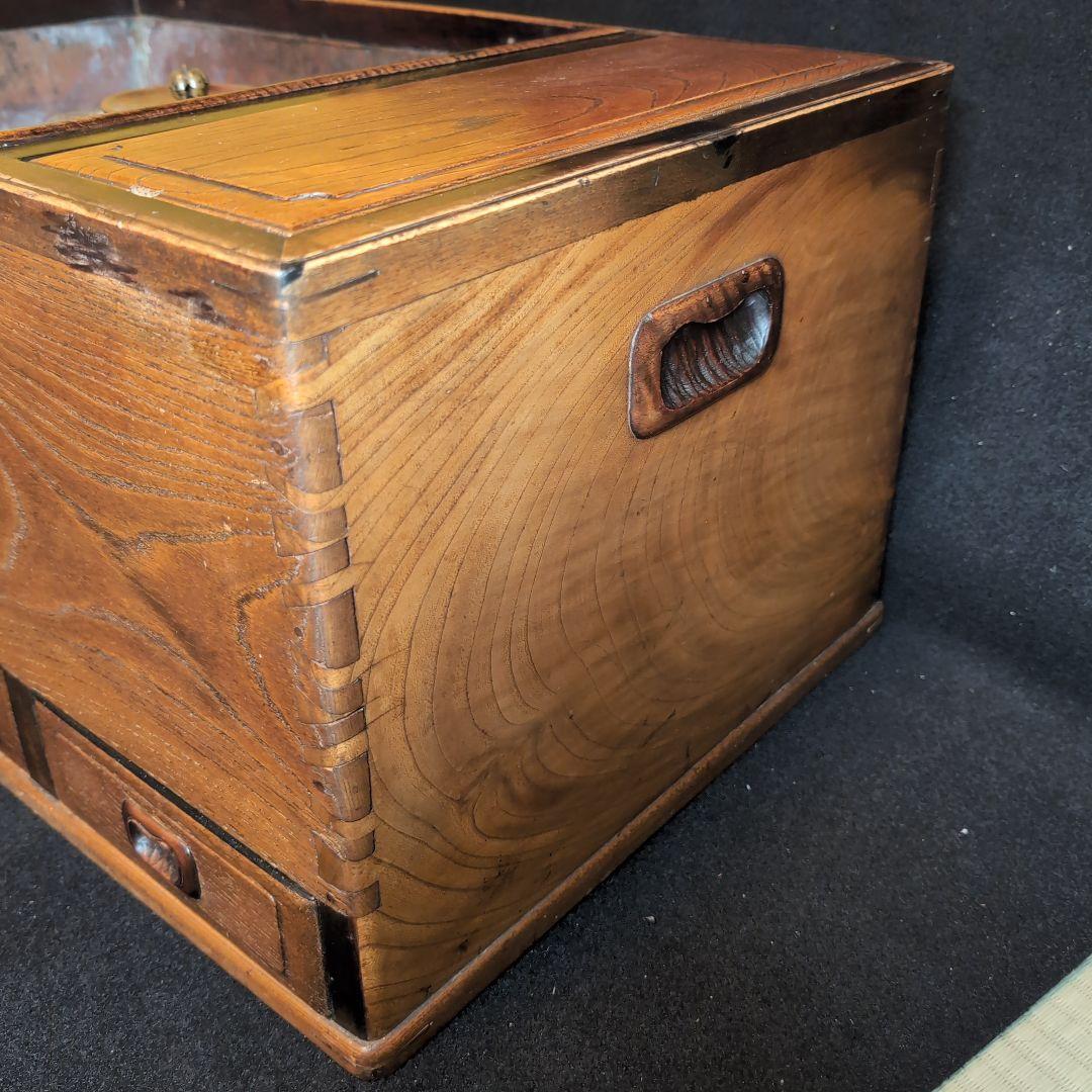 【火鉢】江戸火鉢　欅の見事な木目　酒を燗できる鉄瓶と五徳が一体化　備長炭藁灰付き