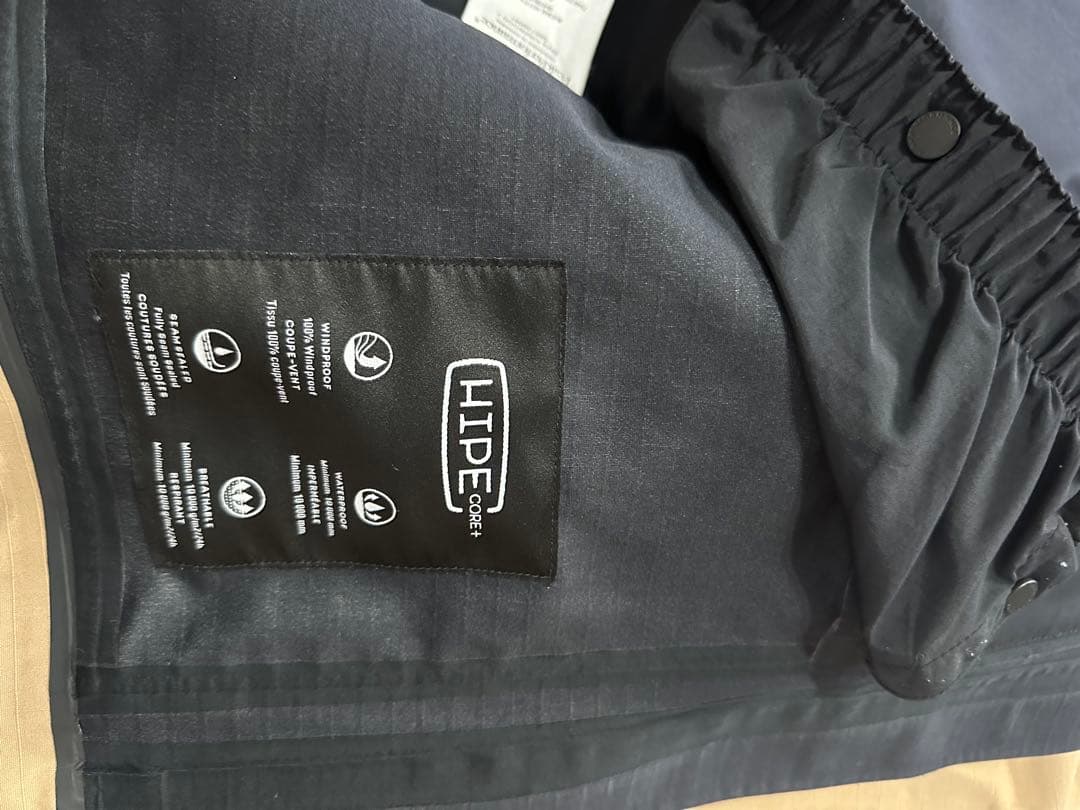 ピークパフォーマンス　ベージュ スキーウェア 上下セット