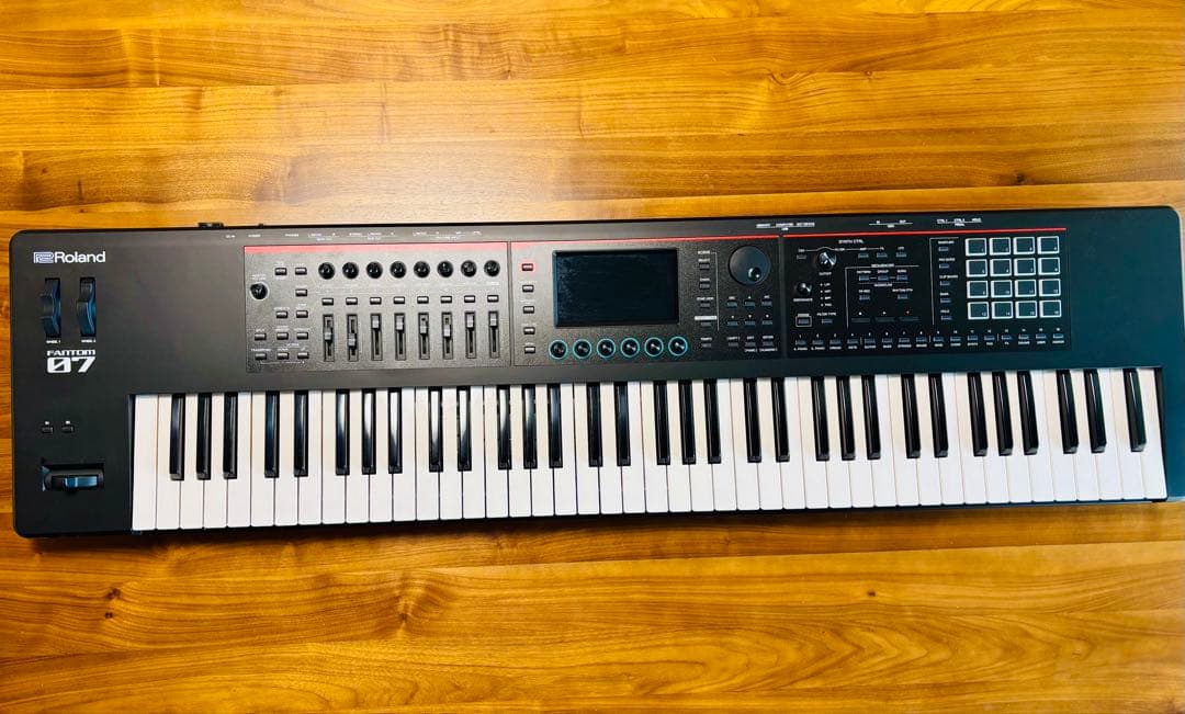 Roland Fantom 07 76鍵シンセサイザー