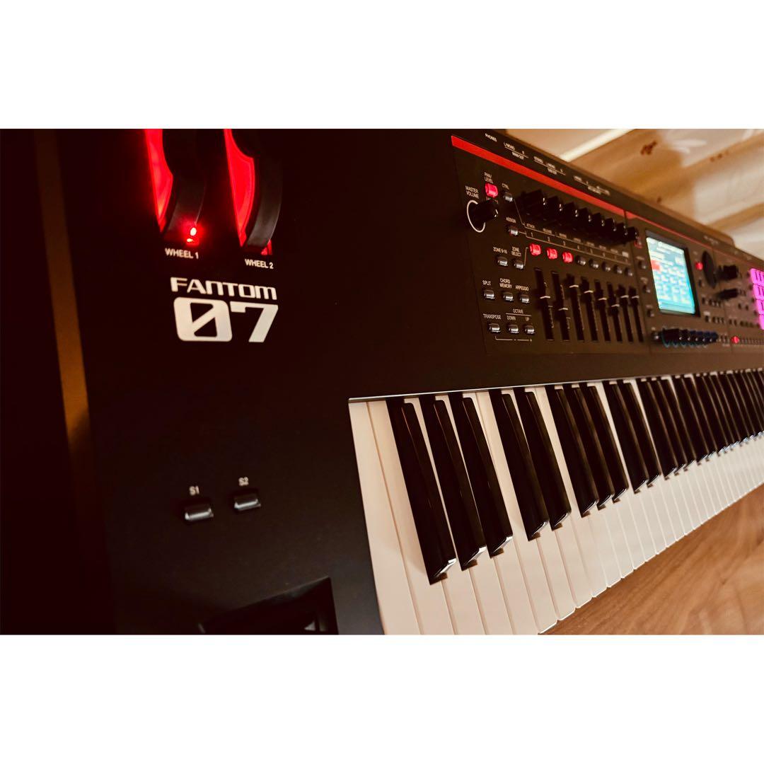 Roland Fantom 07 76鍵シンセサイザー