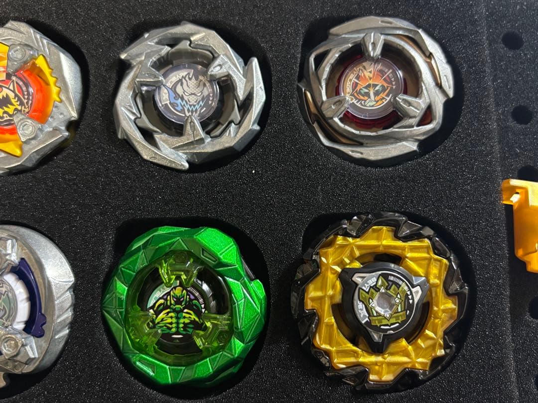 ベイブレードX まとめ売り ベイ8個、ランチャー、ケースなど付属