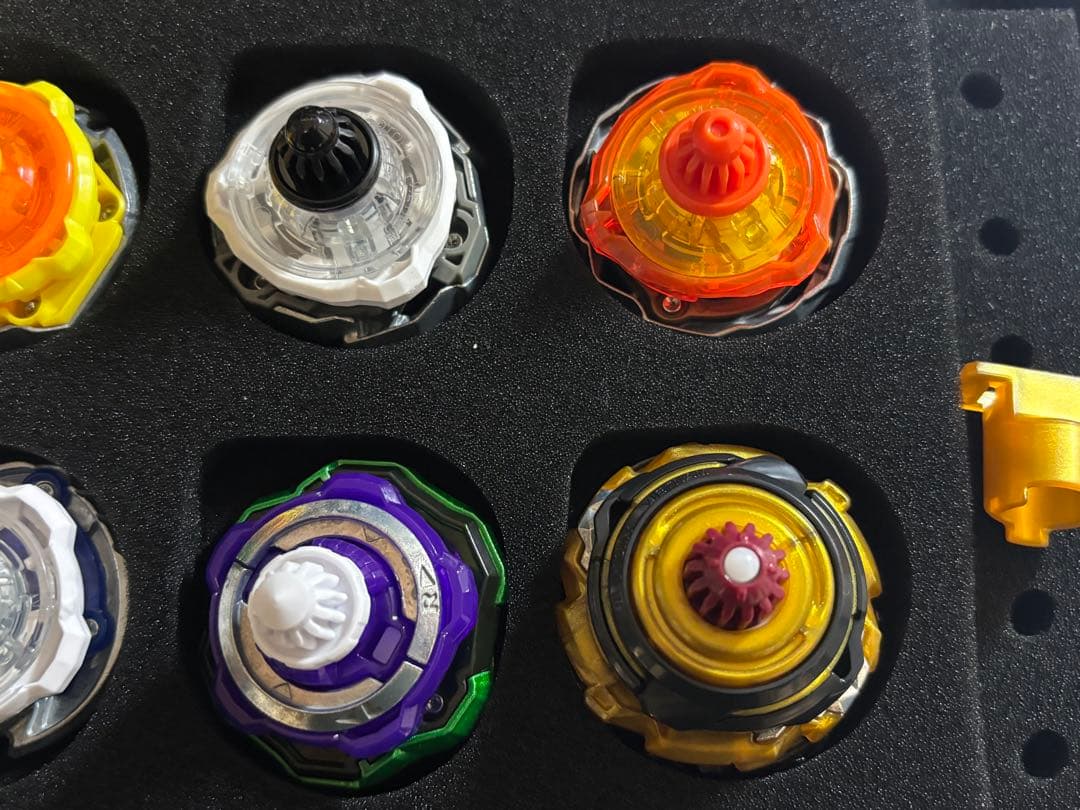 ベイブレードX まとめ売り ベイ8個、ランチャー、ケースなど付属