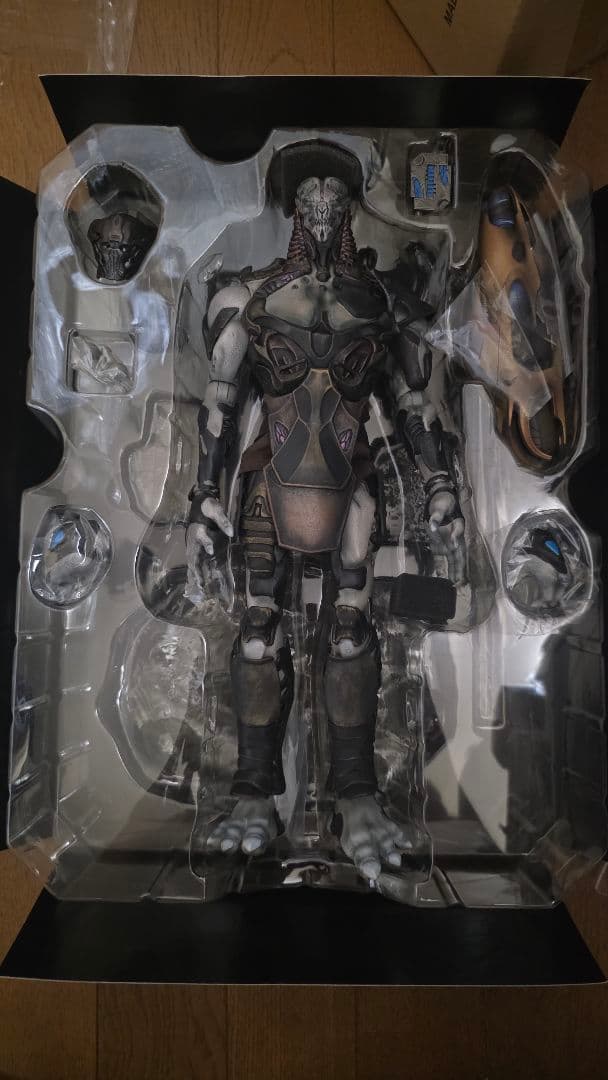 hottoys アベンジャーズ　チタウリ・コマンダー