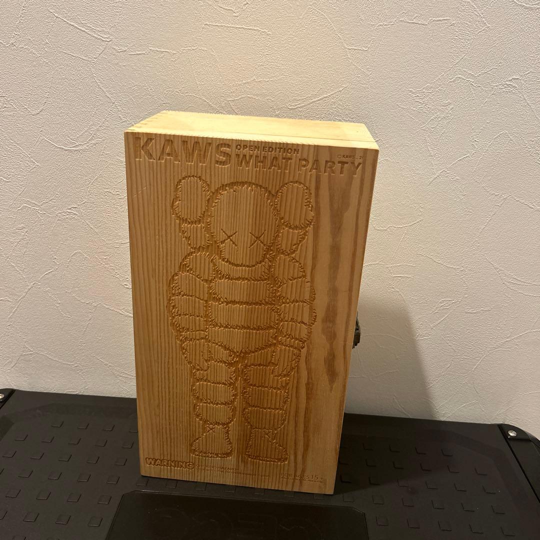 カウズフィギュア