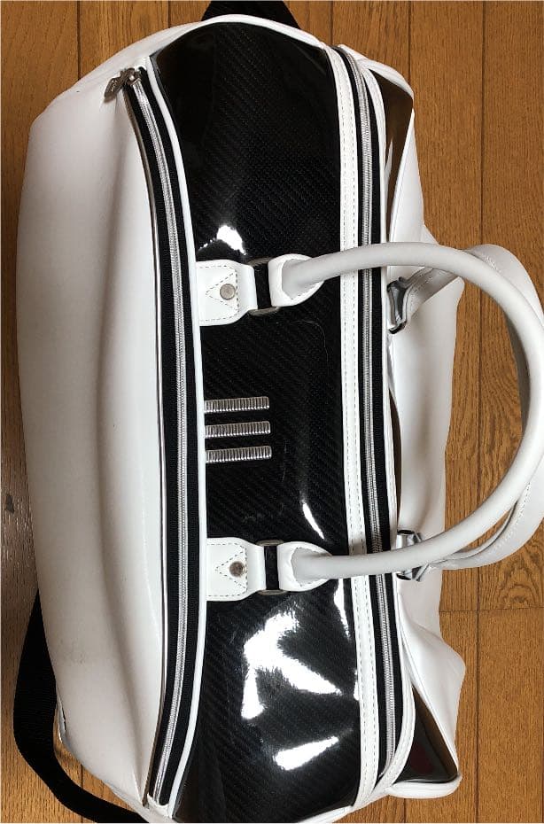 アディダスのゴルフパックです。一度使用です。サイズは50cm×25cm×25cm