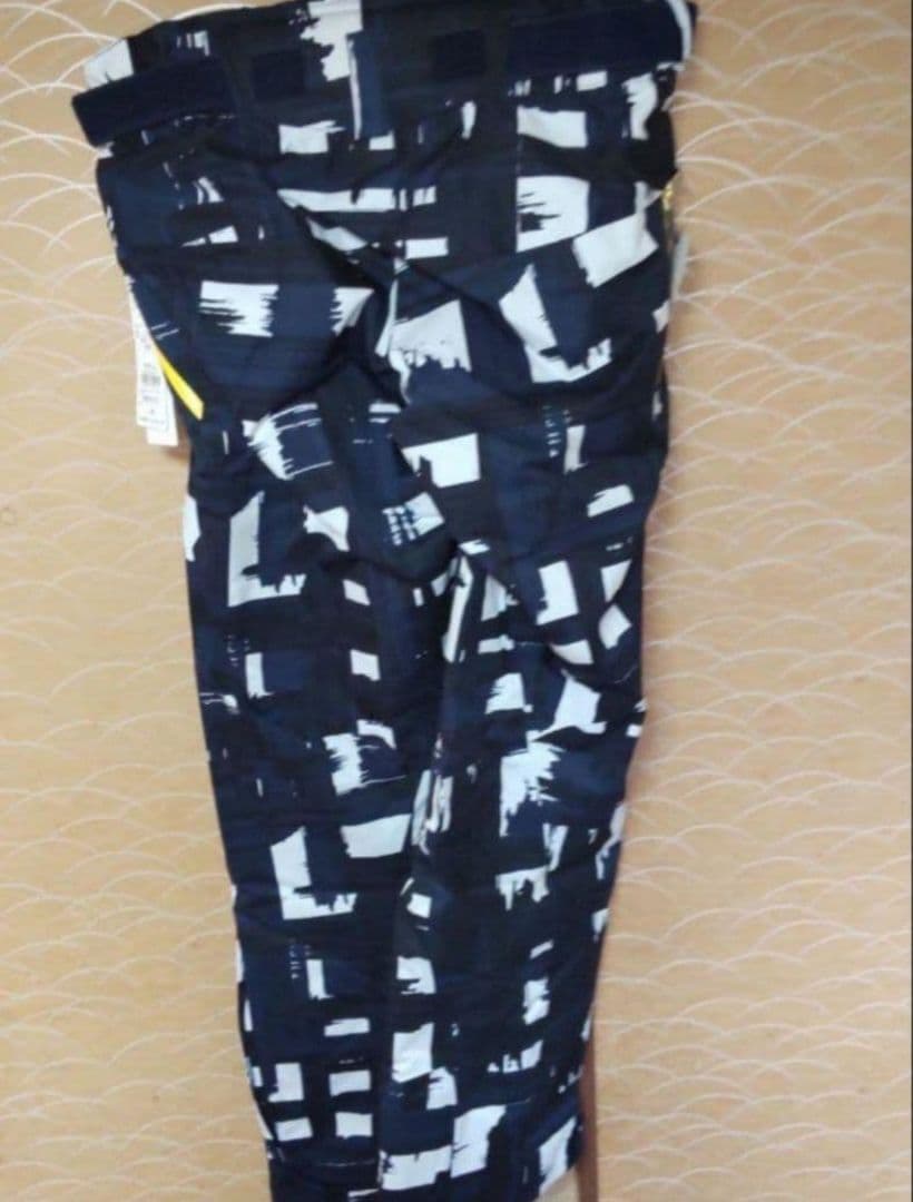 大きいサイズ 新品タグ付き ミズノ ウエア上下 パンツフルオープン。