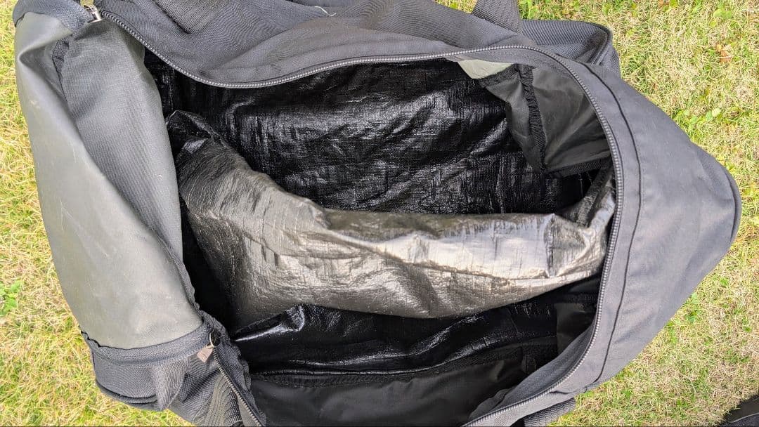 SALOMON 防水袋付き 2wayキャリーバッグ