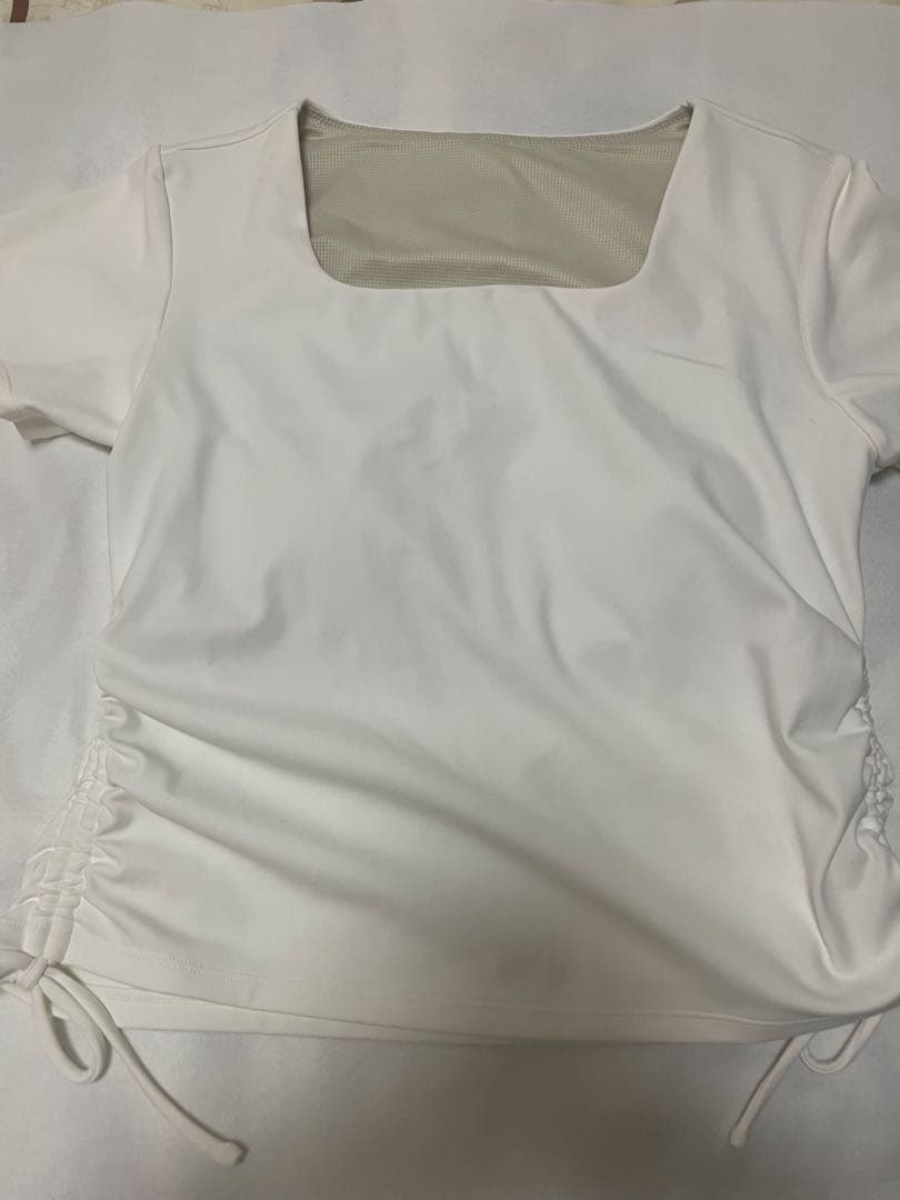 Lサイズ【SUKALA】カップ付きルーシュドサイドTee