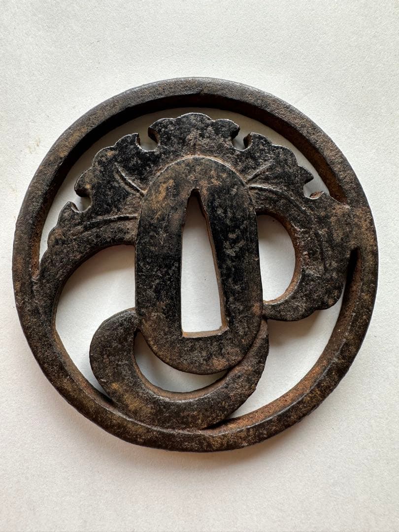 透かし鍔 古鍔 鉄地 鐔　鉄地つば 刀装具 古美術 時代物 海浪の図 26A2