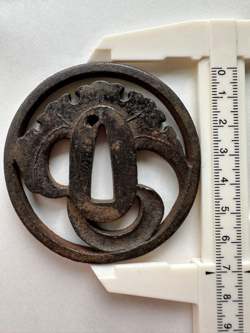 透かし鍔 古鍔 鉄地 鐔　鉄地つば 刀装具 古美術 時代物 海浪の図 26A2