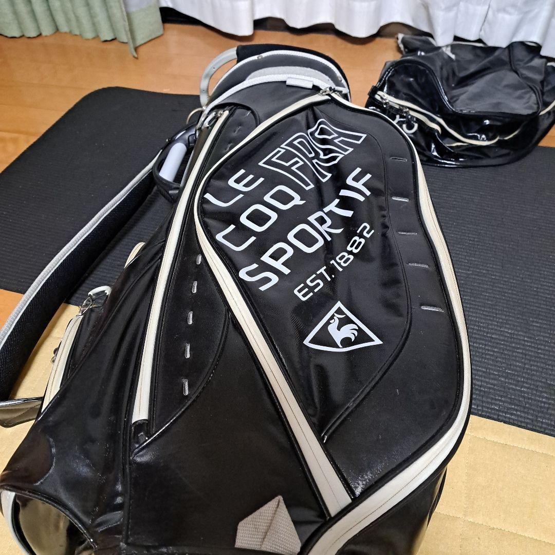 ルコックスポルティフキャディバッグ、便利な8分割、磁石式ヘッドカバー3個付き。